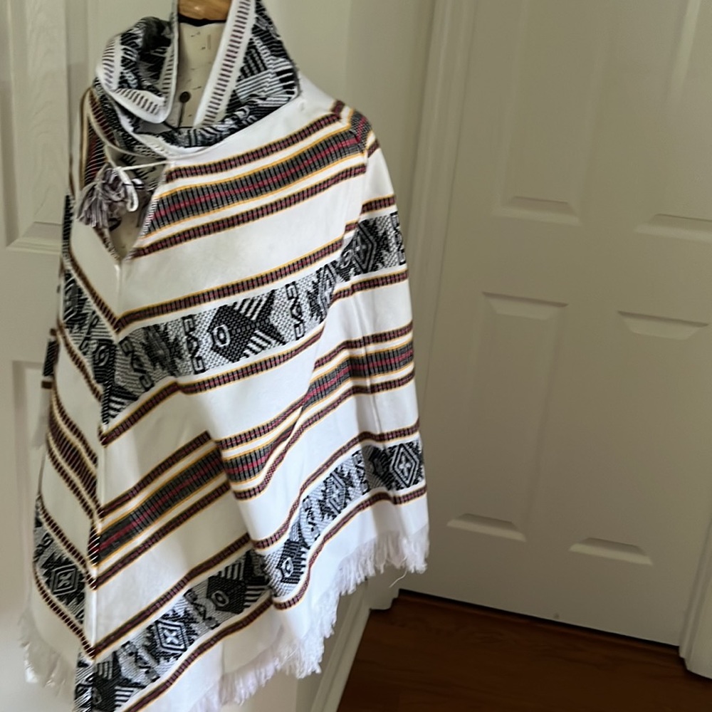 Poncho - Picture 3 of 3
